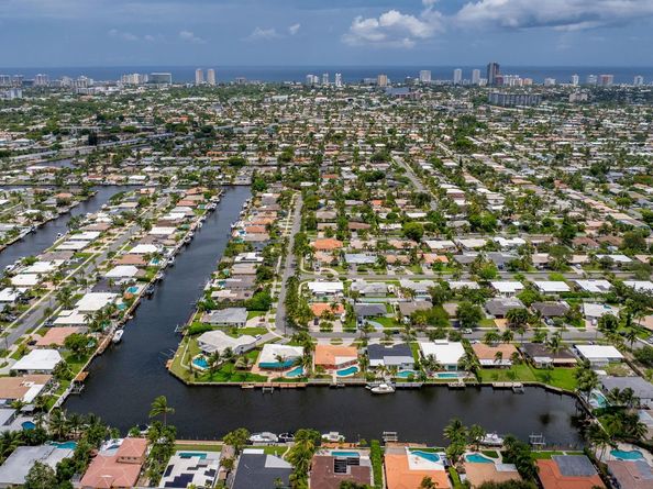 411 SE 2nd Ave, Pompano Beach FL 33060