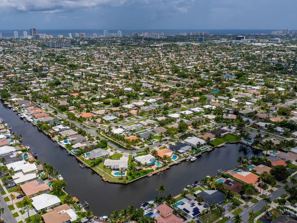 411 SE 2nd Ave, Pompano Beach FL 33060
