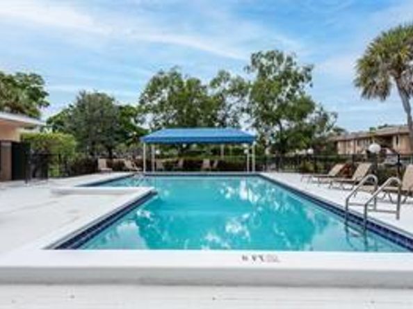 193 Lakeview Dr 103, Weston FL 33326