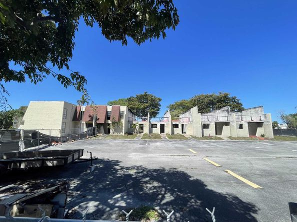 8921 Palm Tree Lane 8921, Pembroke Pines FL 33024