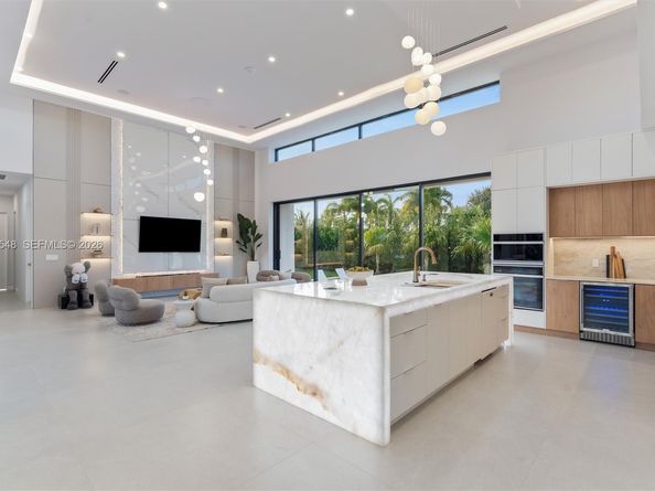 201 NE 27th Drive, Wilton Manors FL 33334