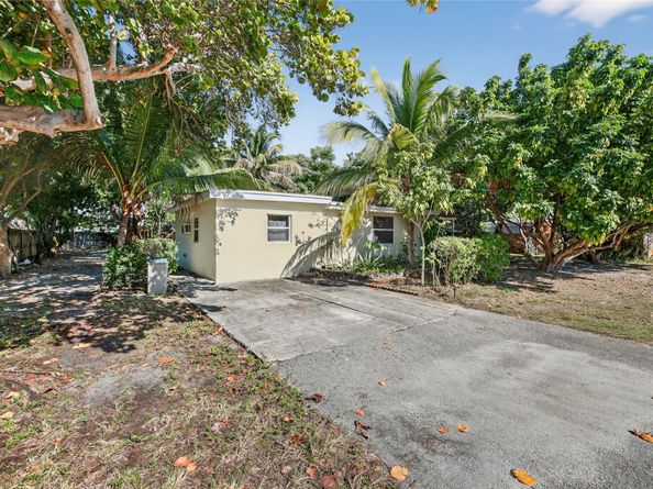 617 NW 43rd Ct, Oakland Park FL 33309