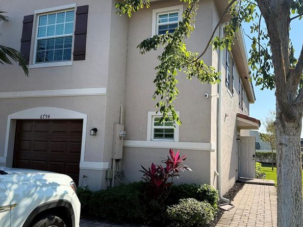 6794 Broadwater Lane Lane, Lake Worth FL 33467