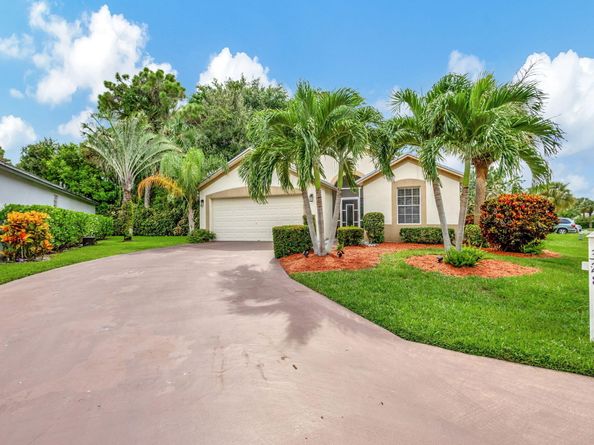 328 Hammocks Trail, Greenacres FL 33413