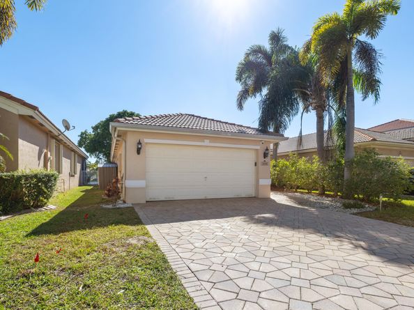 3800 Woodfield Drive, Coconut Creek FL 33073
