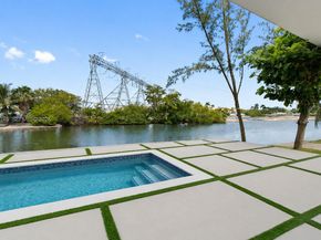 201 NW 14 Way, Dania Beach FL 33004