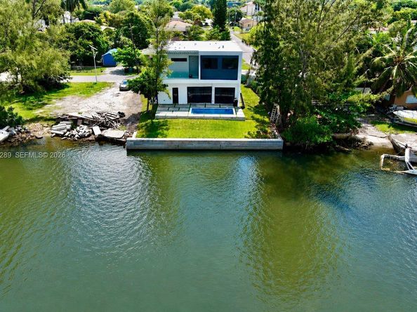 201 NW 14 Way, Dania Beach FL 33004