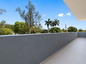 201 NW 14 Way, Dania Beach FL 33004