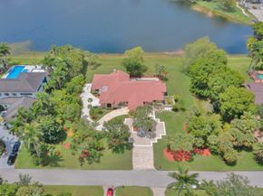 2710 Walkers Way, Weston FL 33331