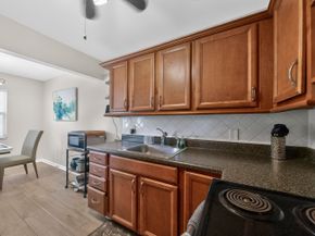 2002 Berkshire 2002, Deerfield Beach FL 33442