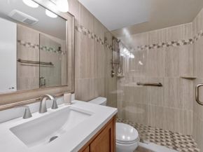 2002 Berkshire 2002, Deerfield Beach FL 33442