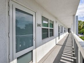 2002 Berkshire 2002, Deerfield Beach FL 33442