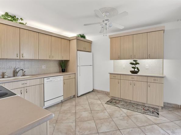 2808 N 46th Avenue E654, Hollywood FL 33021