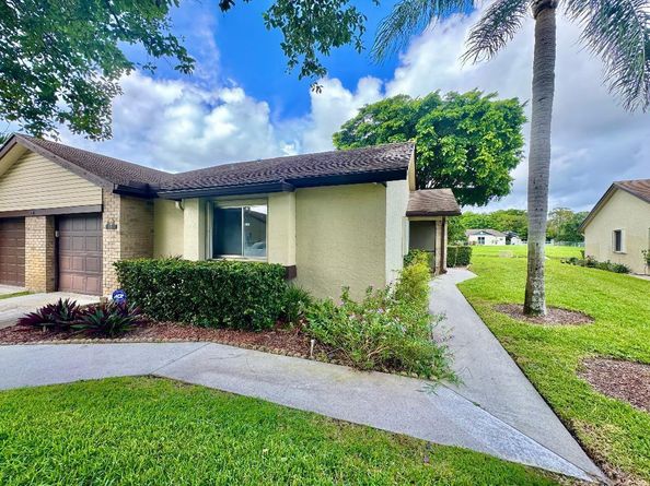 116 Village Walk Drive, Royal Palm Beach FL 33411