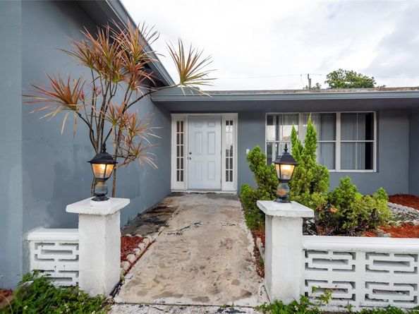 6425 Royal Palm Blvd, Margate FL 33063