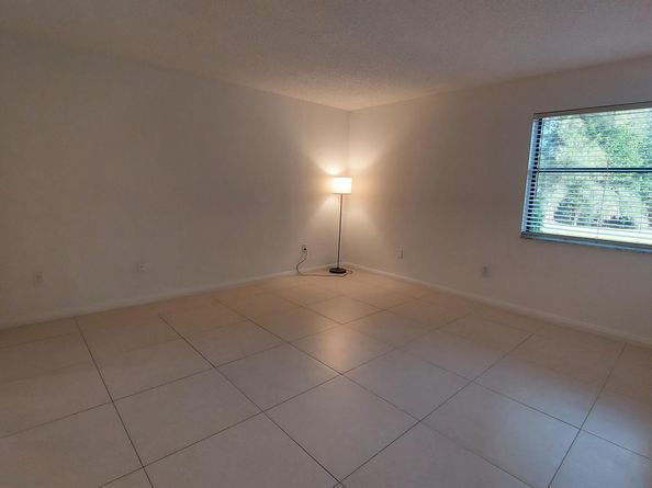 1203 Lakeview Drive E 1203, Royal Palm Beach FL 33411