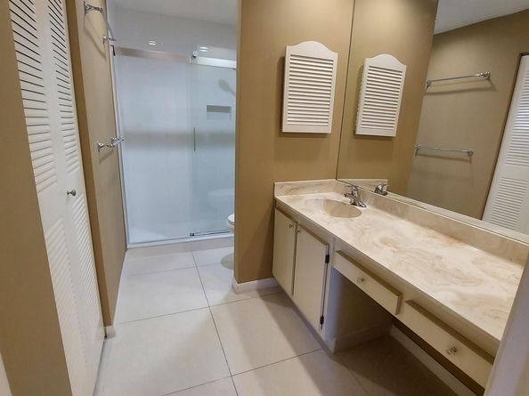 1203 Lakeview Drive E 1203, Royal Palm Beach FL 33411