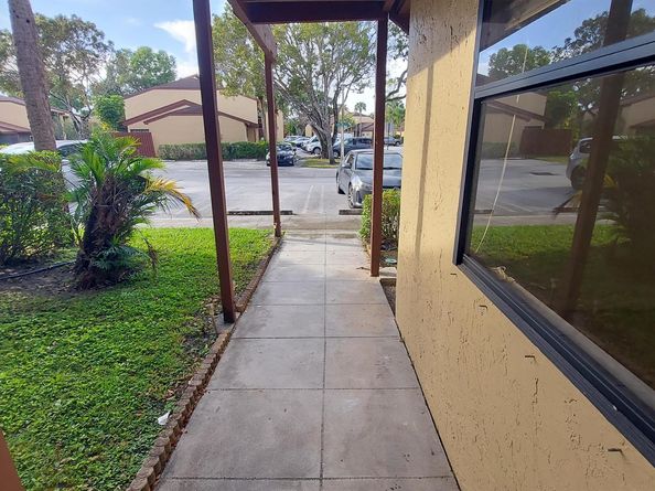 1203 Lakeview Drive E 1203, Royal Palm Beach FL 33411