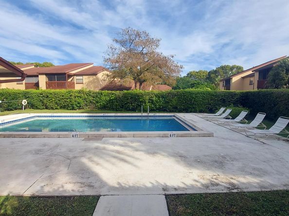 1203 Lakeview Drive E 1203, Royal Palm Beach FL 33411