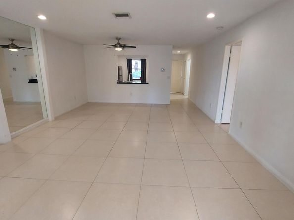 1203 Lakeview Drive E 1203, Royal Palm Beach FL 33411