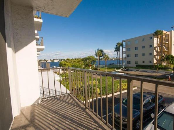 301 Croton Avenue 202, Lantana FL 33462