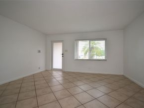 960 NW 49th St, Deerfield Beach FL 33064