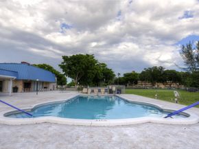 960 NW 49th St, Deerfield Beach FL 33064