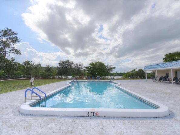960 NW 49th St, Deerfield Beach FL 33064