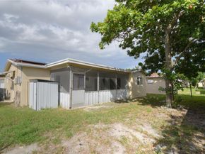 960 NW 49th St, Deerfield Beach FL 33064