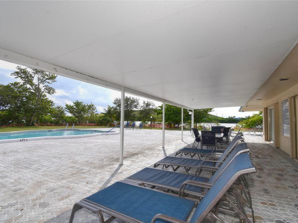 960 NW 49th St, Deerfield Beach FL 33064
