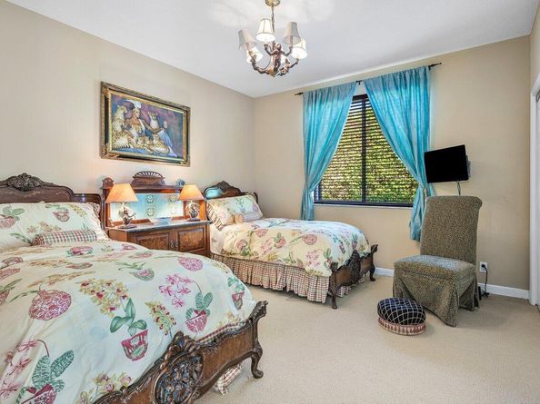 598 N Country Club Drive, Atlantis FL 33462