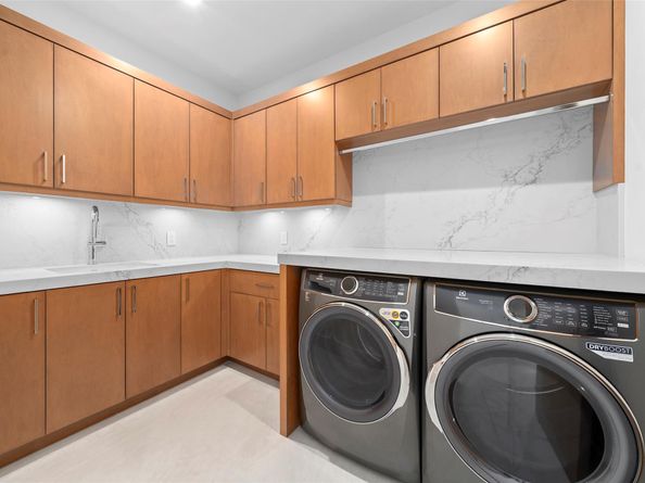 24 Fiesta Way, Fort Lauderdale FL 33301