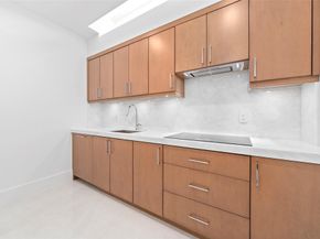 24 Fiesta Way, Fort Lauderdale FL 33301