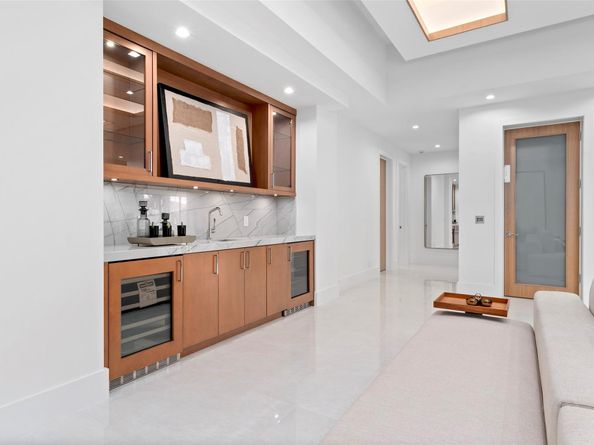 24 Fiesta Way, Fort Lauderdale FL 33301