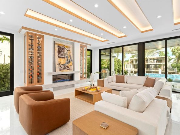 24 Fiesta Way, Fort Lauderdale FL 33301