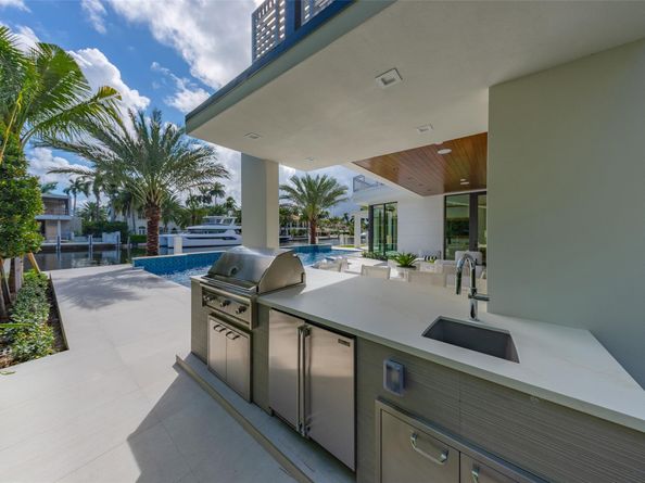 24 Fiesta Way, Fort Lauderdale FL 33301