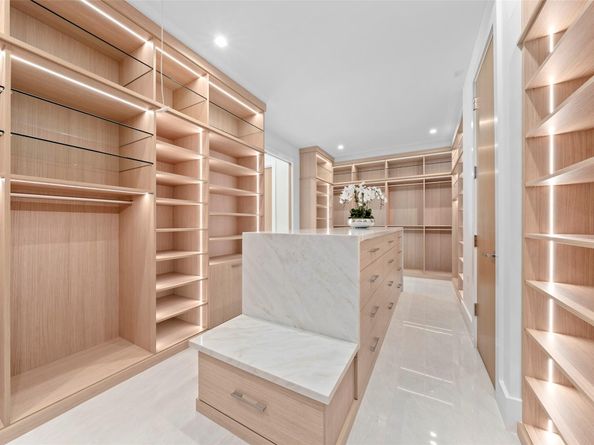 24 Fiesta Way, Fort Lauderdale FL 33301