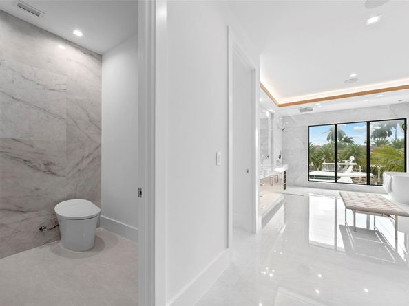 24 Fiesta Way, Fort Lauderdale FL 33301