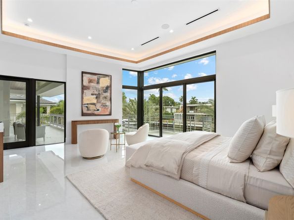 24 Fiesta Way, Fort Lauderdale FL 33301