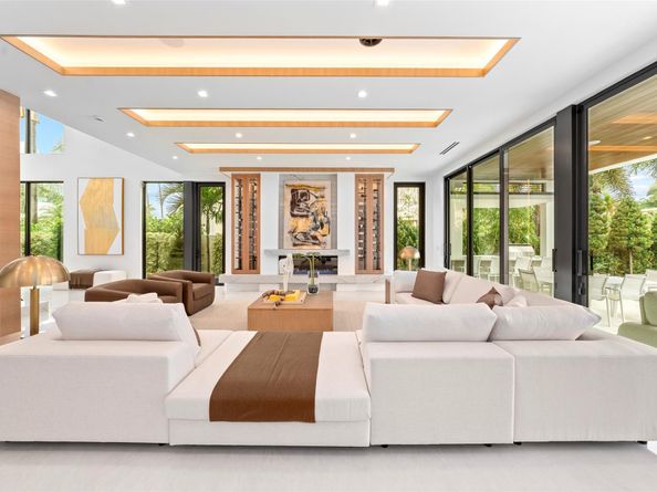 24 Fiesta Way, Fort Lauderdale FL 33301