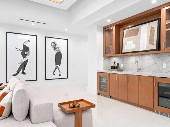 24 Fiesta Way, Fort Lauderdale FL 33301