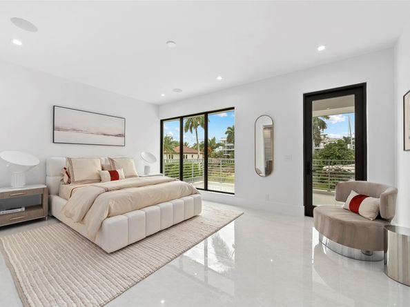 24 Fiesta Way, Fort Lauderdale FL 33301