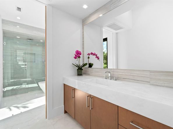 24 Fiesta Way, Fort Lauderdale FL 33301