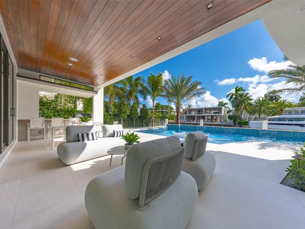 24 Fiesta Way, Fort Lauderdale FL 33301