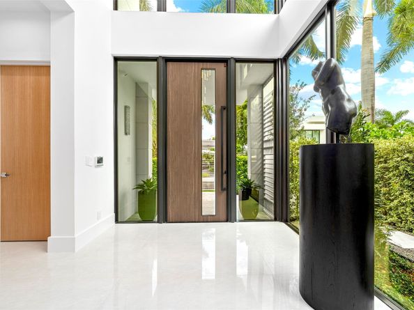 24 Fiesta Way, Fort Lauderdale FL 33301