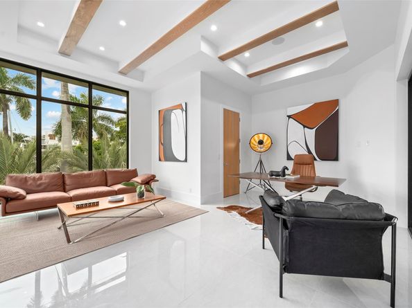 24 Fiesta Way, Fort Lauderdale FL 33301