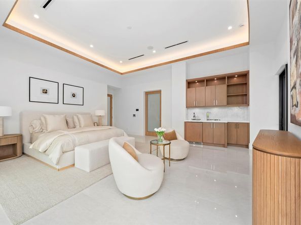 24 Fiesta Way, Fort Lauderdale FL 33301