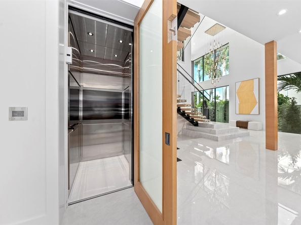 24 Fiesta Way, Fort Lauderdale FL 33301