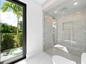 24 Fiesta Way, Fort Lauderdale FL 33301