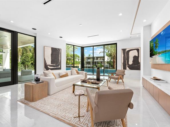 24 Fiesta Way, Fort Lauderdale FL 33301